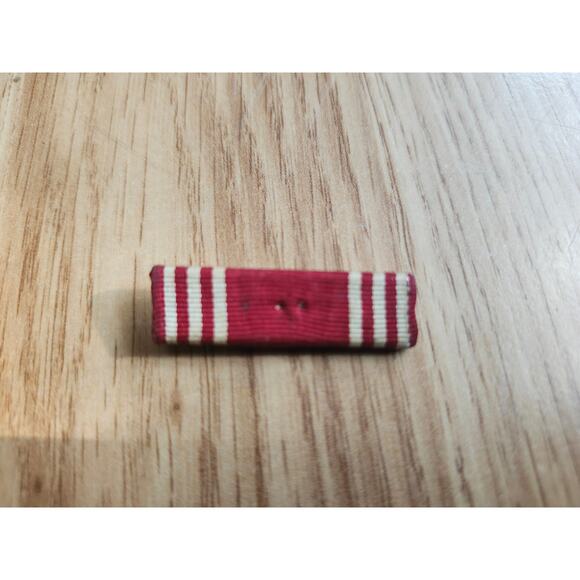 Lot of 2 WWII US Army Good Conduct Medal Ribbon Bars – Red White Pin-Back - Picture 3 of 6